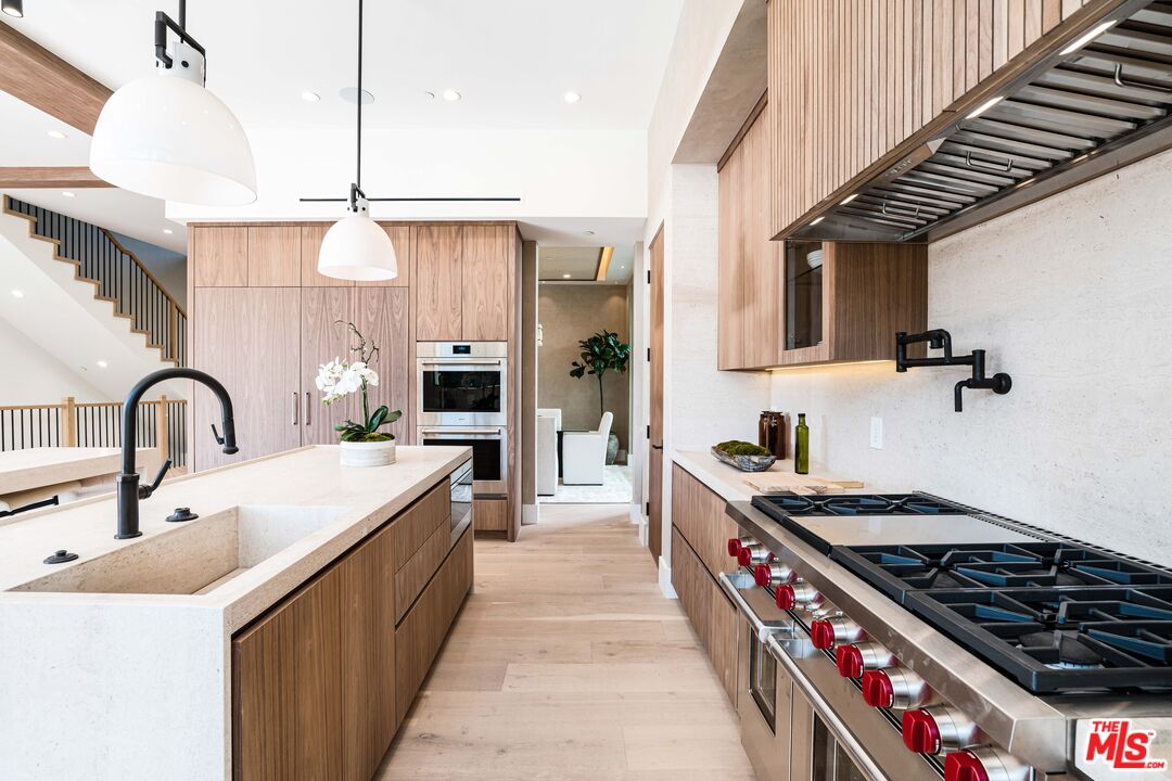 839 Toyopa Dr