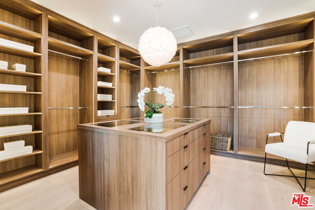 839 Toyopa Dr