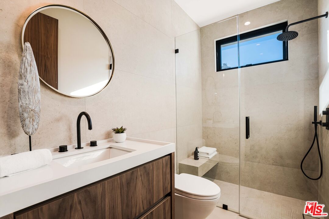 839 Toyopa Dr