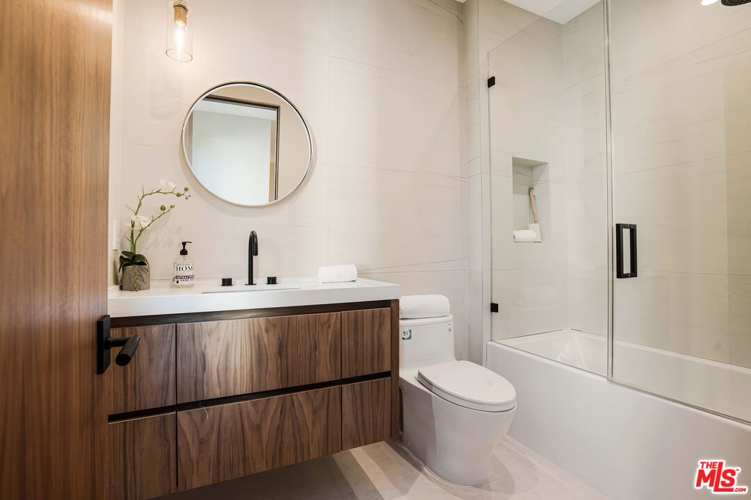839 Toyopa Dr
