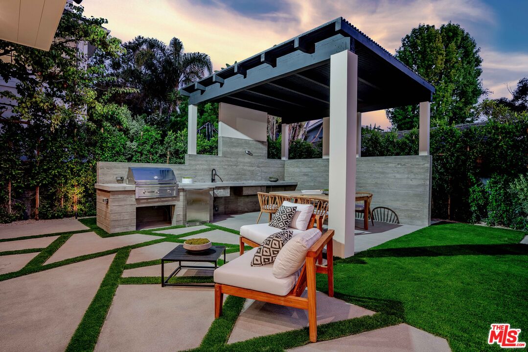 839 Toyopa Dr