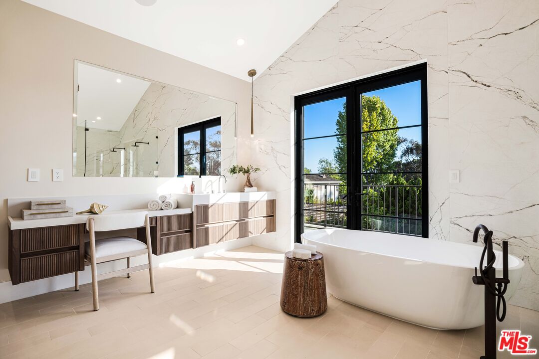 839 Toyopa Dr