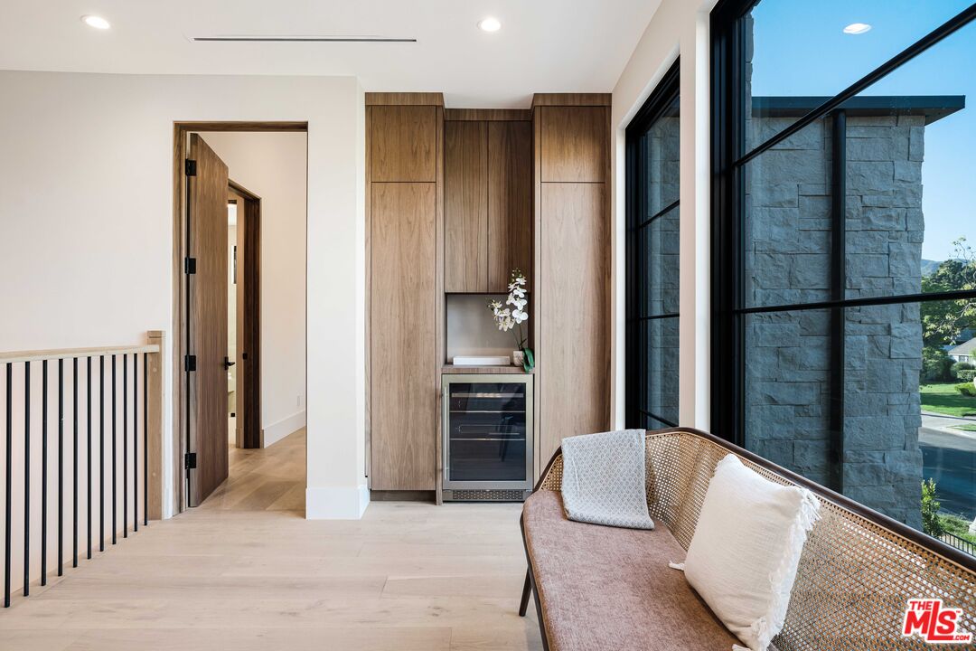 839 Toyopa Dr