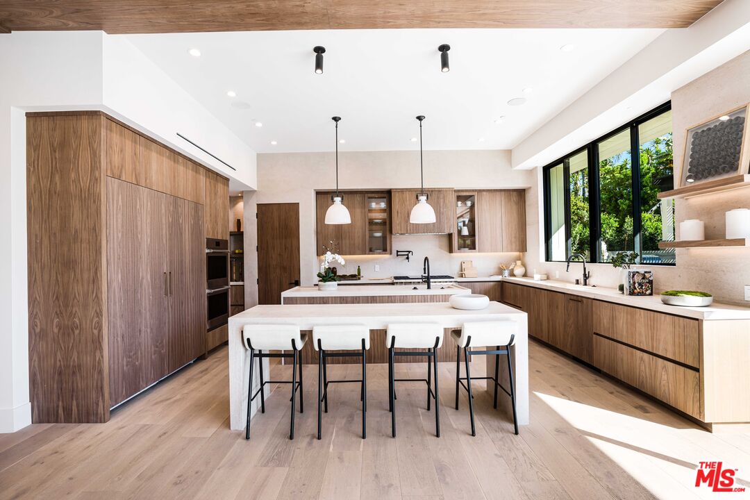 839 Toyopa Dr