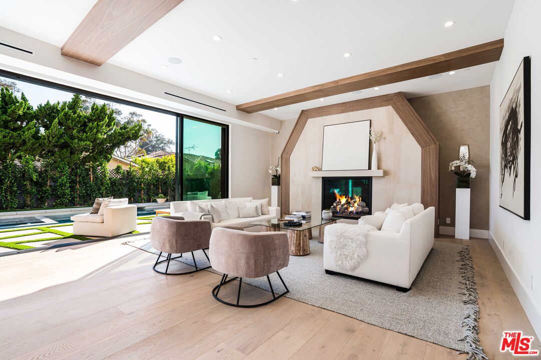 839 Toyopa Dr