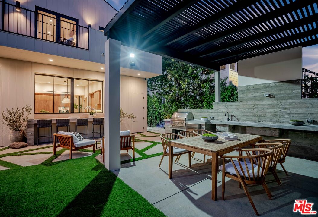 839 Toyopa Dr