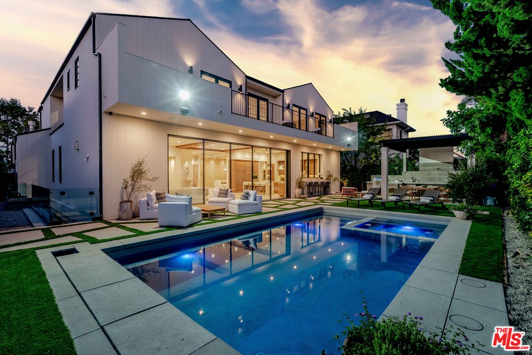 839 Toyopa Dr