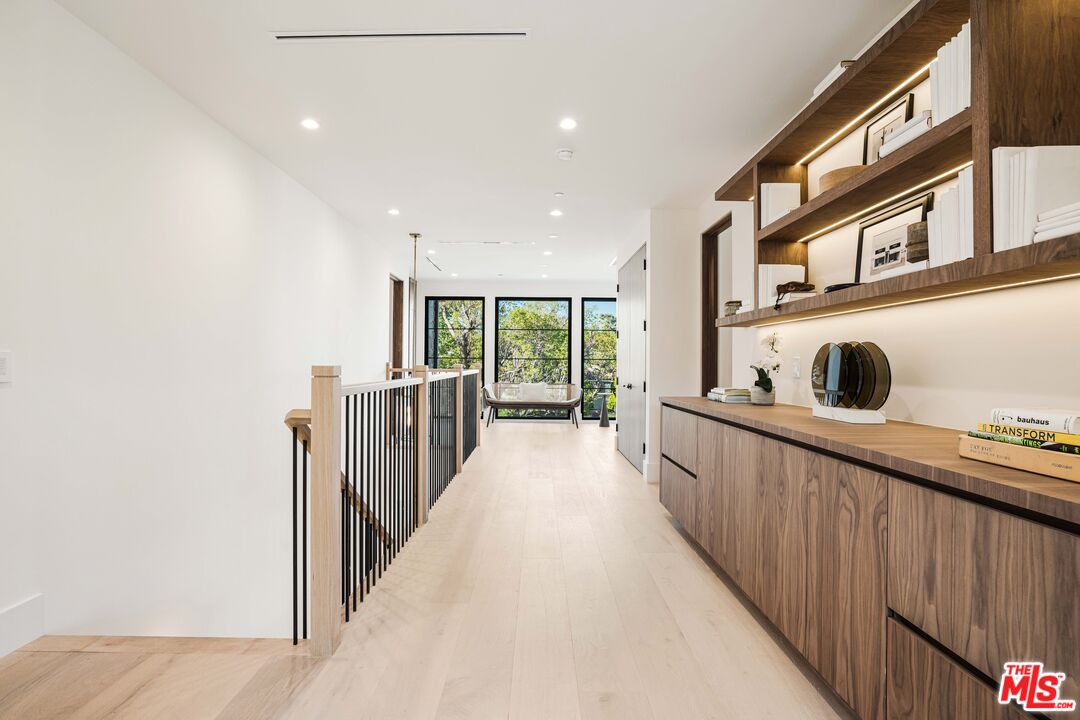 839 Toyopa Dr