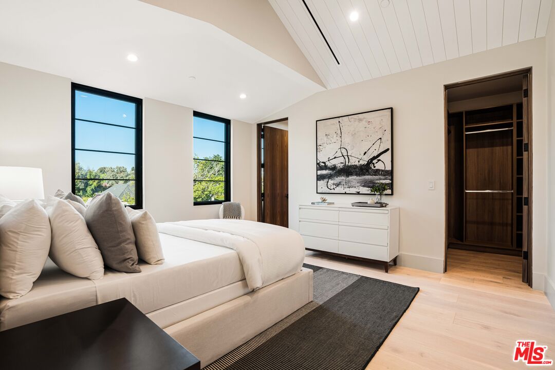 839 Toyopa Dr