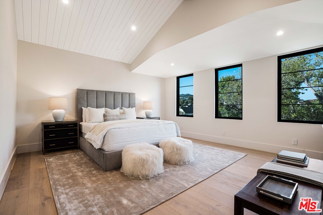 839 Toyopa Dr