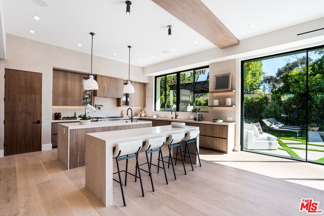 839 Toyopa Dr