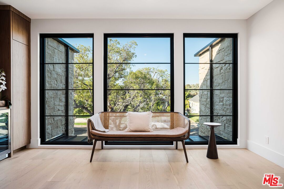 839 Toyopa Dr