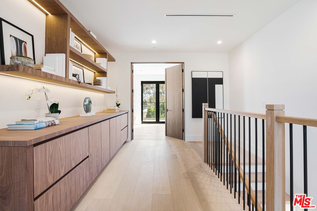 839 Toyopa Dr