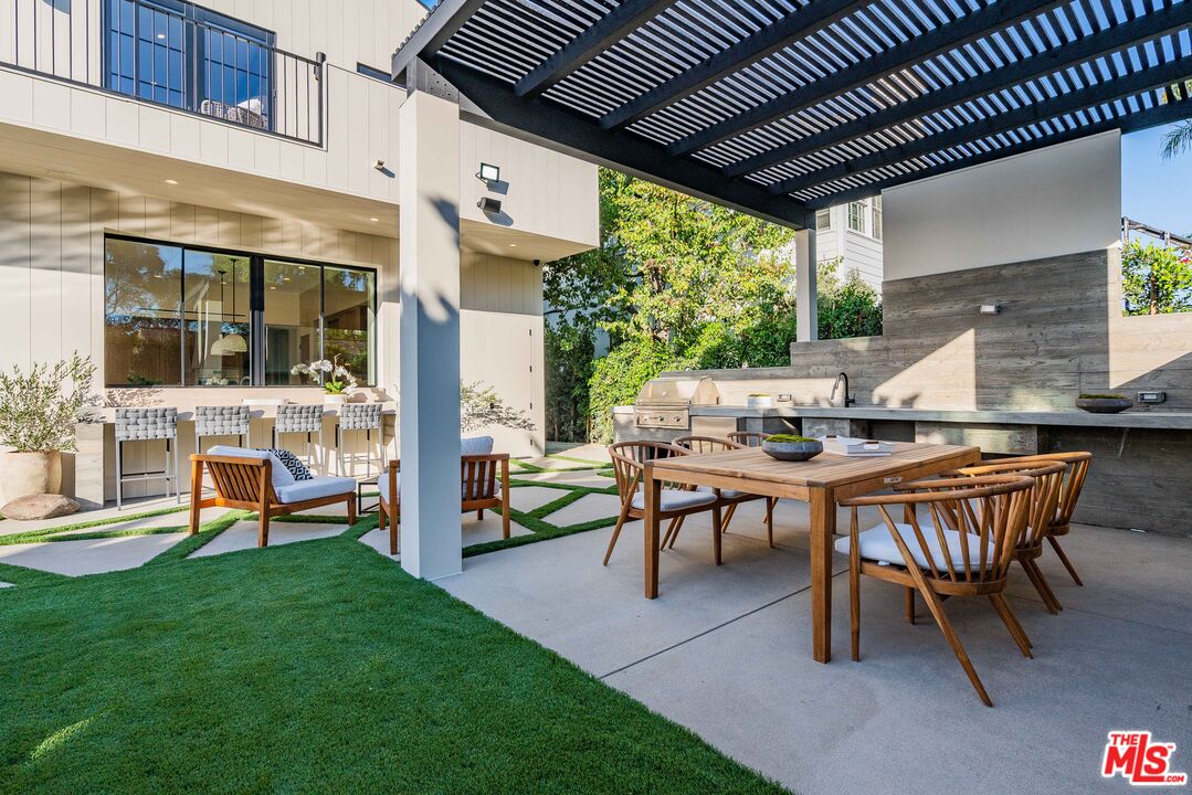 839 Toyopa Dr
