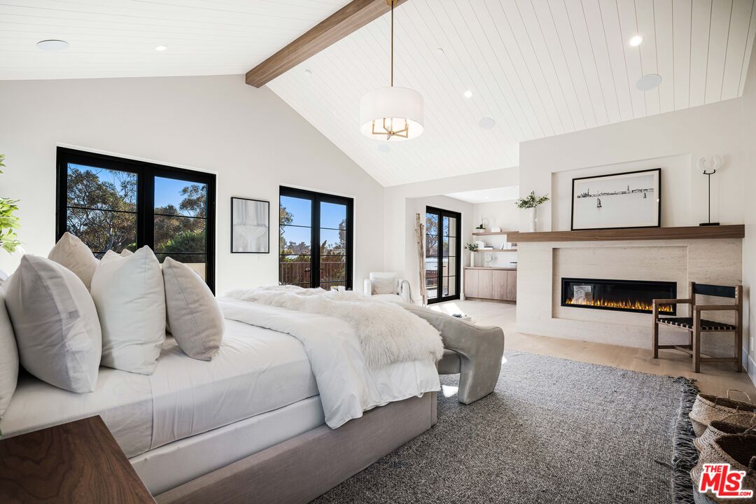 839 Toyopa Dr