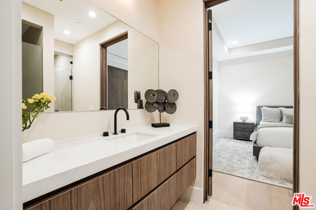 839 Toyopa Dr