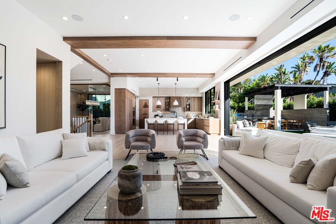 839 Toyopa Dr