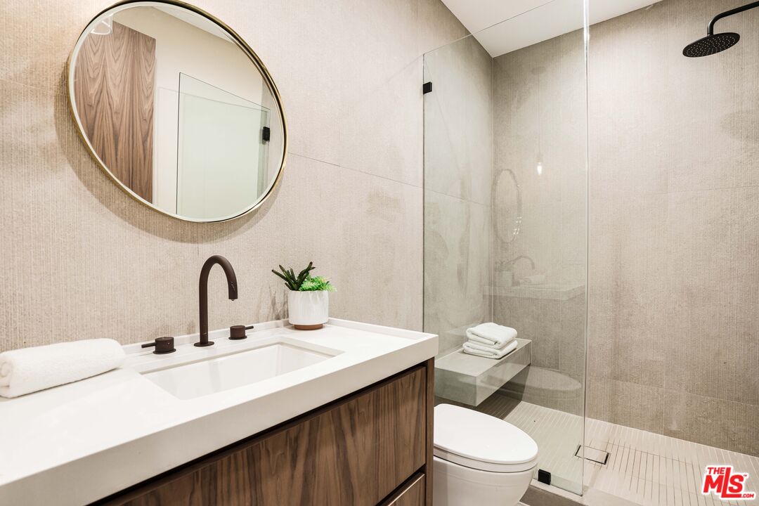 839 Toyopa Dr
