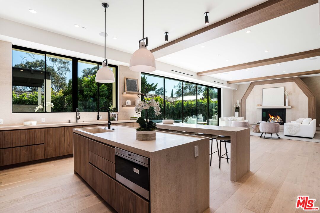 839 Toyopa Dr