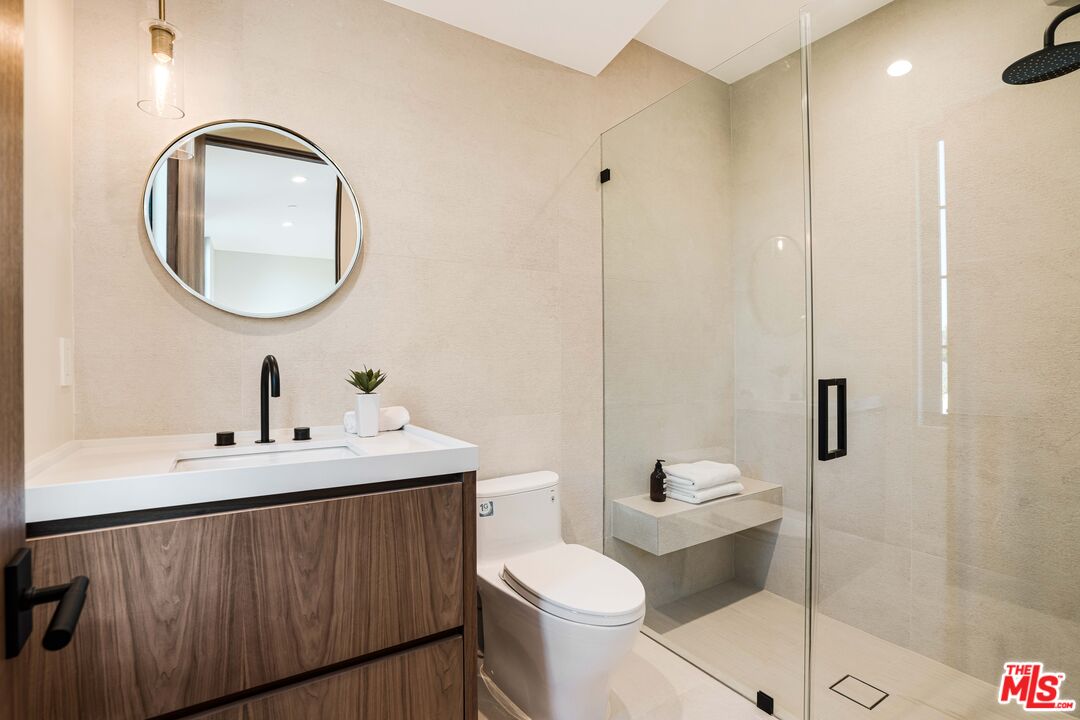 839 Toyopa Dr