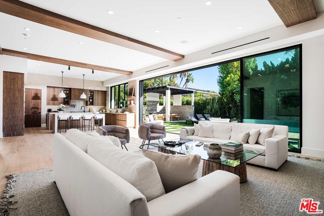 839 Toyopa Dr
