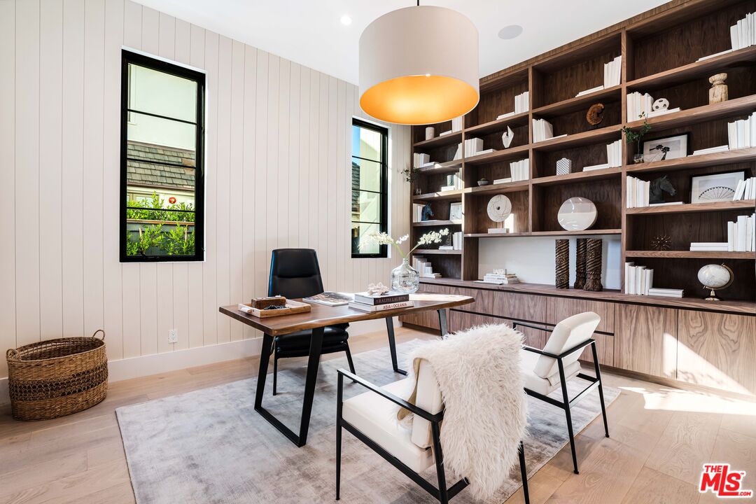 839 Toyopa Dr