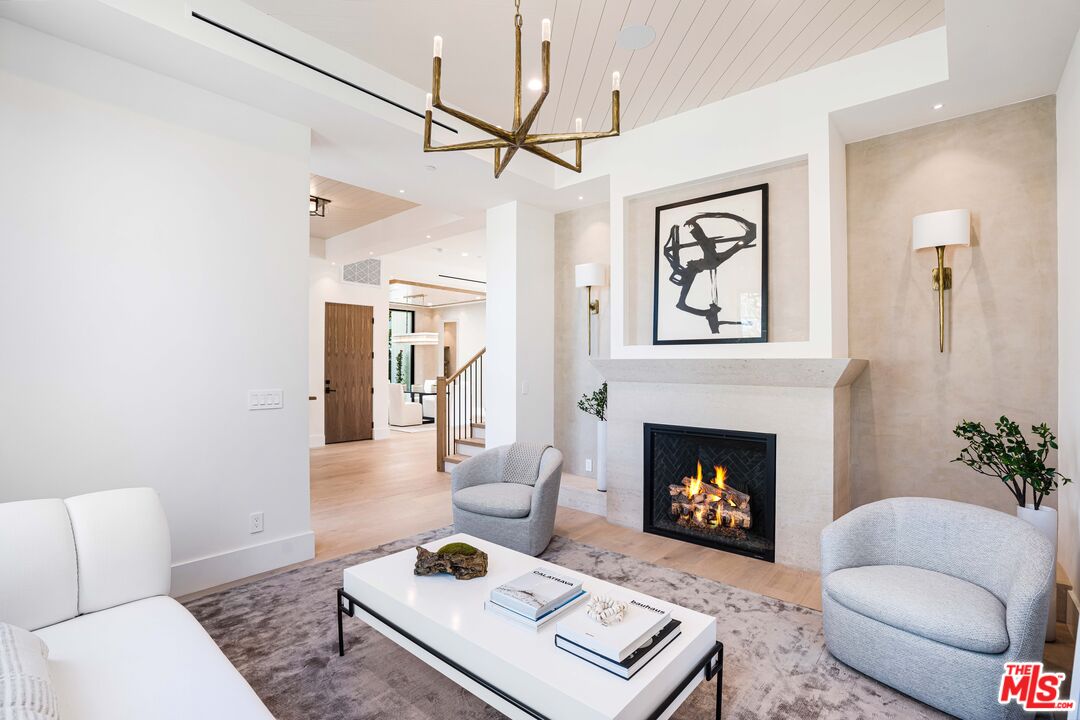 839 Toyopa Dr