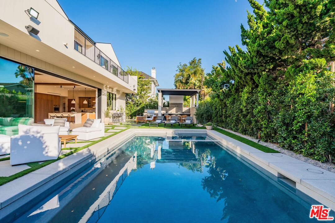 839 Toyopa Dr