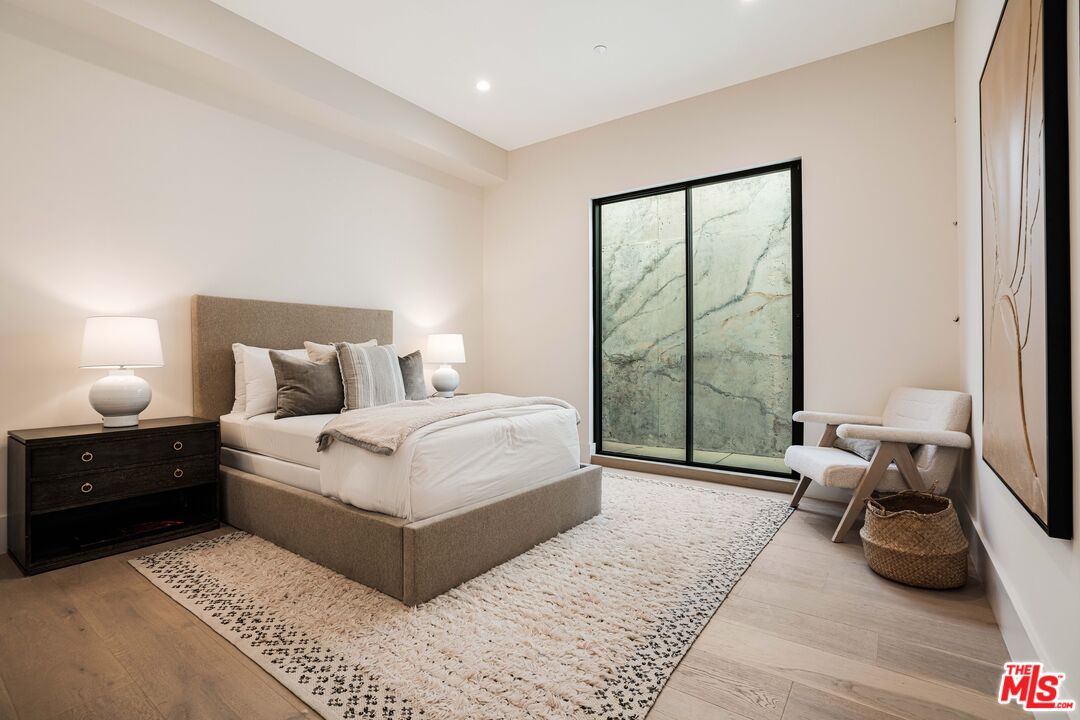 839 Toyopa Dr