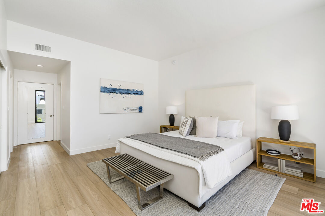 11829 Mayfield Ave Unit: 203