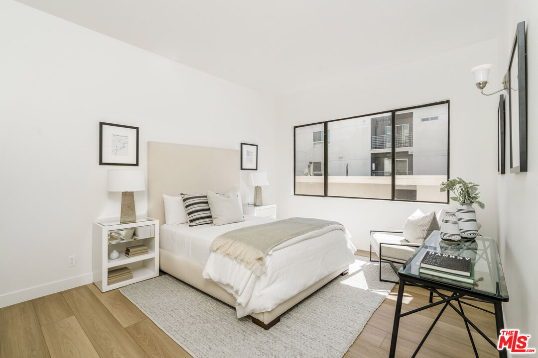 11829 Mayfield Ave Unit: 203