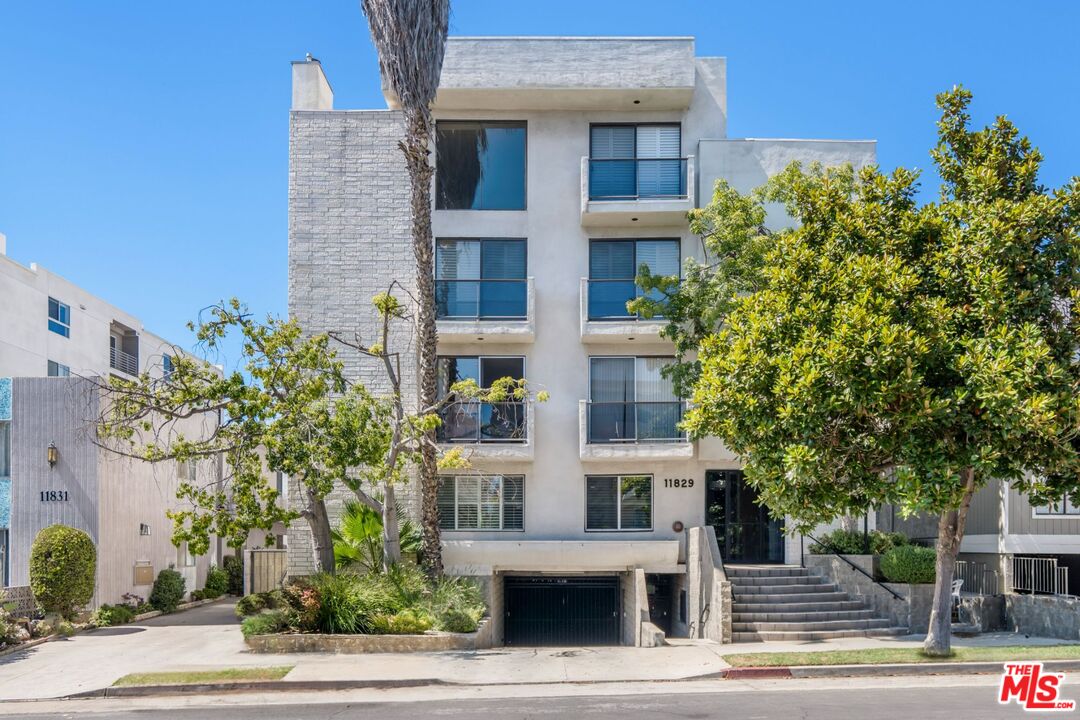 11829 Mayfield Ave Unit: 203