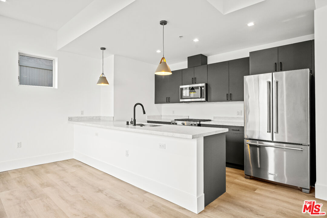 1011 N Crescent Heights Blvd Unit: 8