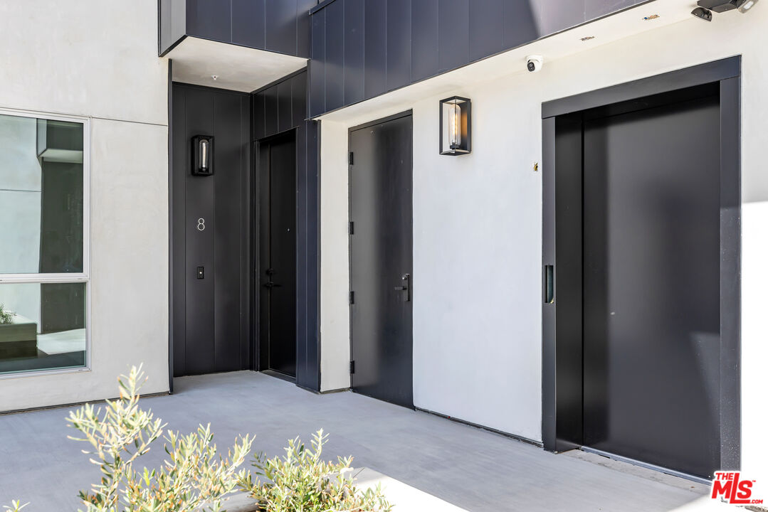 1011 N Crescent Heights Blvd Unit: 8