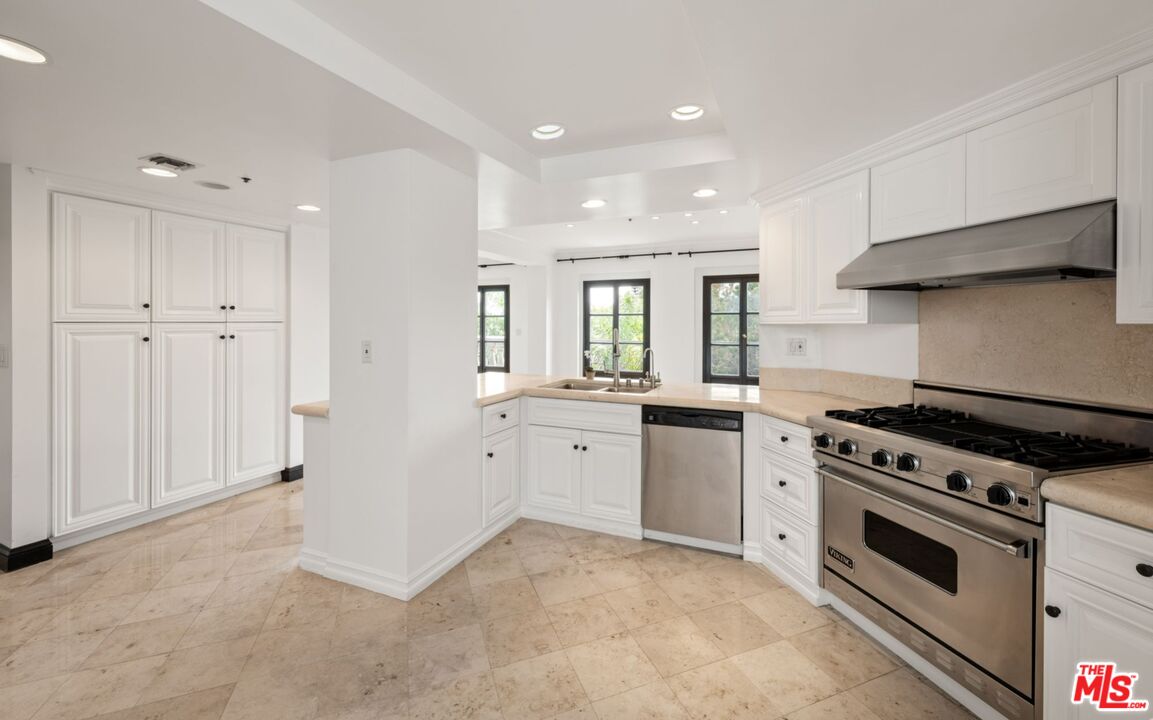 425 N Maple Dr Unit: 503