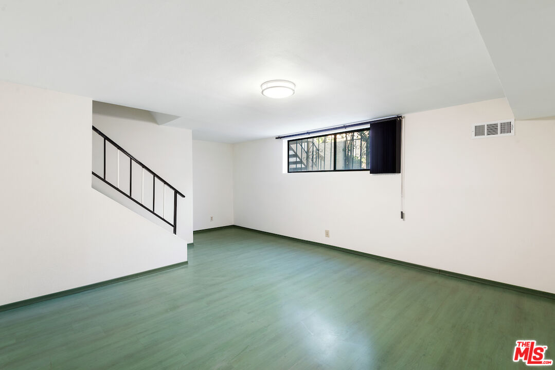 20224 Sherman Way Unit: 25