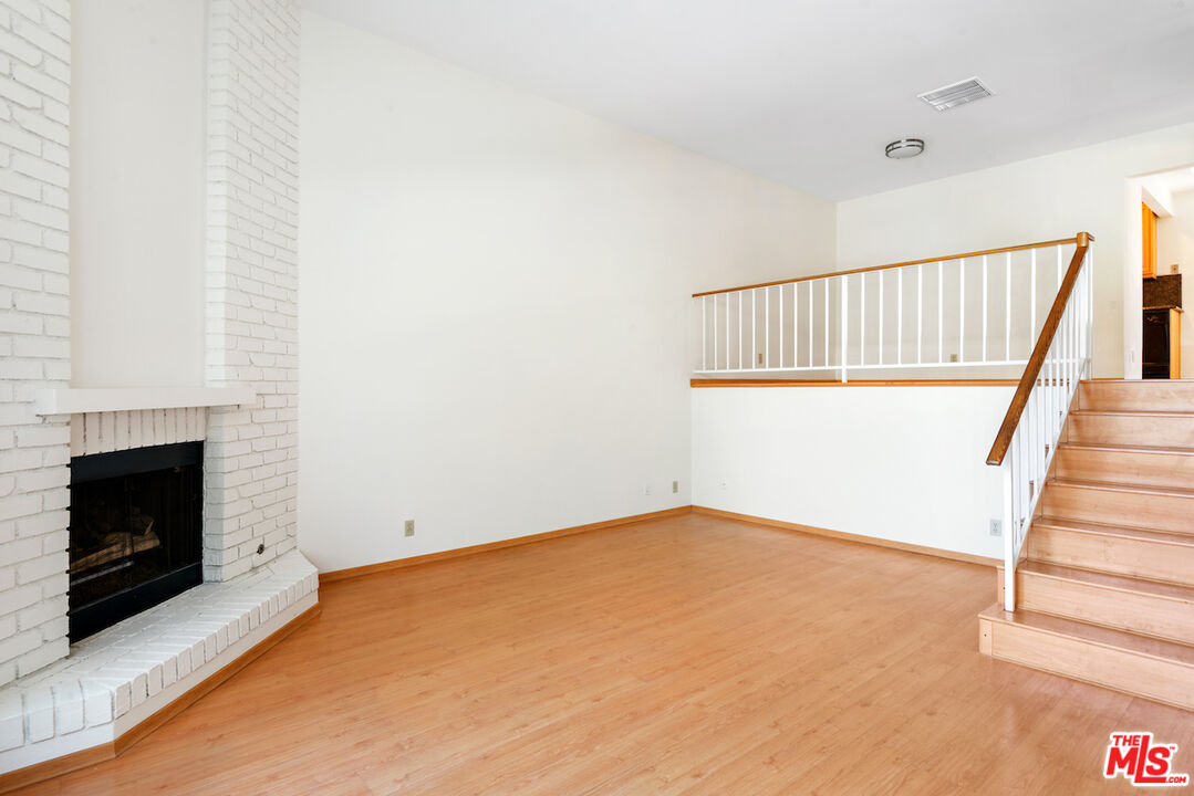 20224 Sherman Way Unit: 25