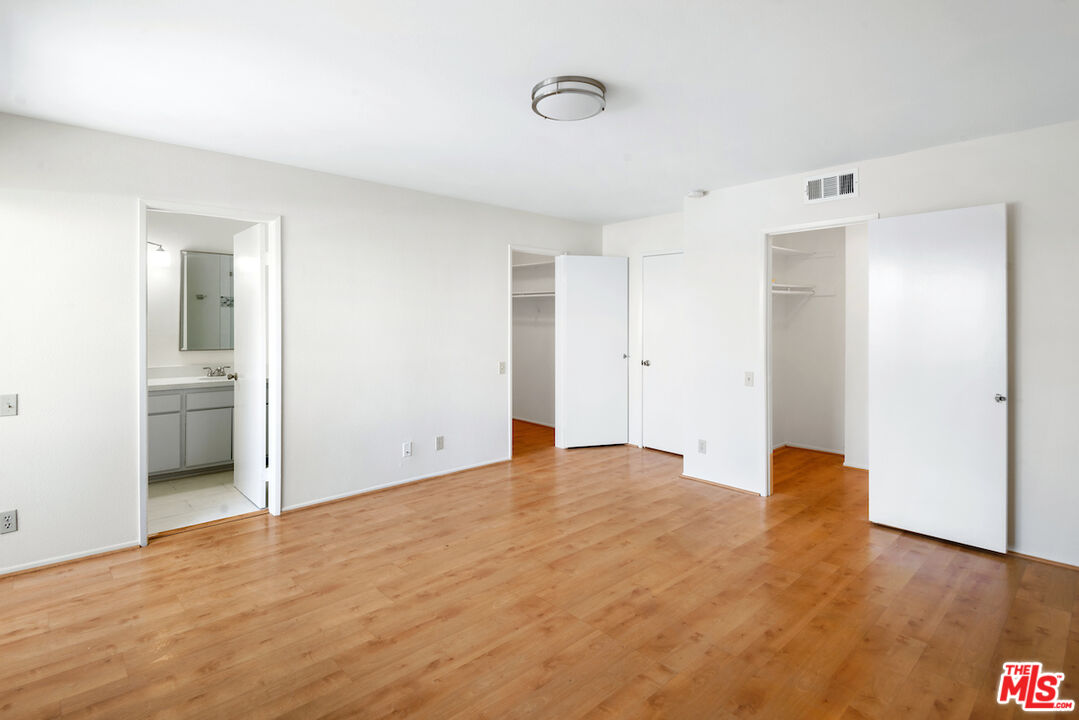 20224 Sherman Way Unit: 25