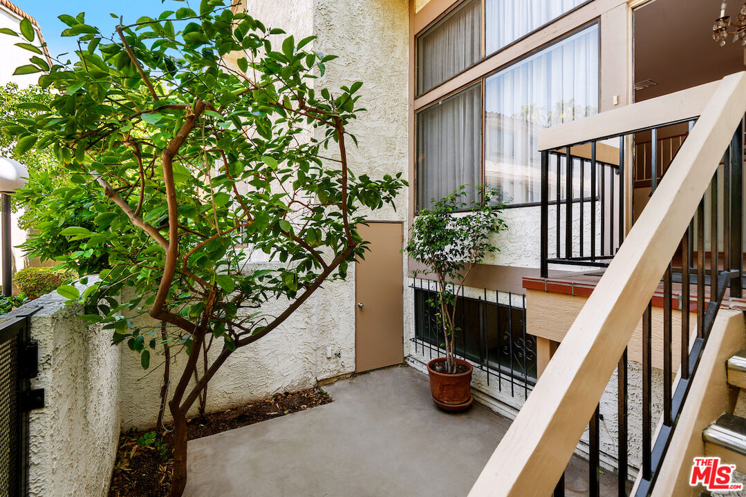 20224 Sherman Way Unit: 25