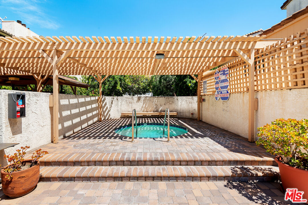 20224 Sherman Way Unit: 25