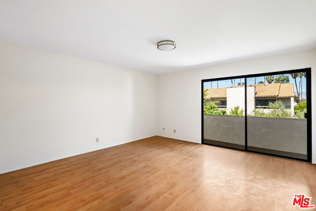 20224 Sherman Way Unit: 25