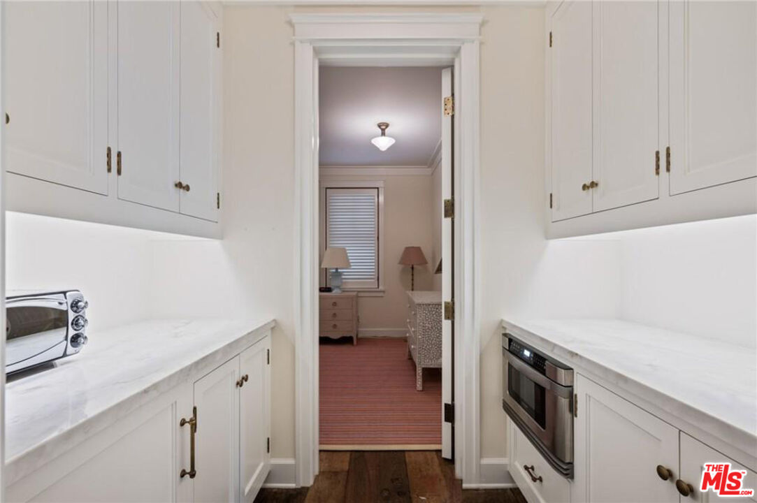212 The Strand