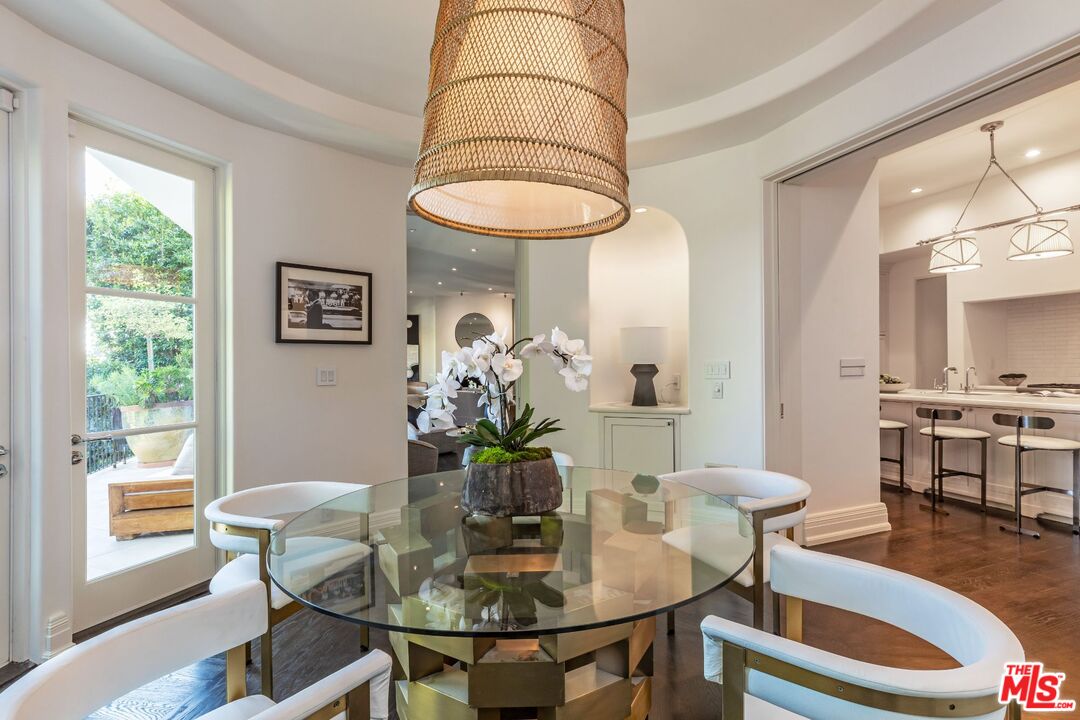 8 Oakmont Dr