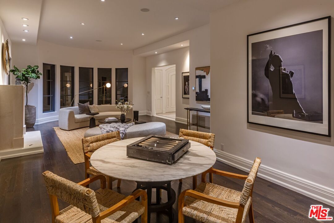 8 Oakmont Dr