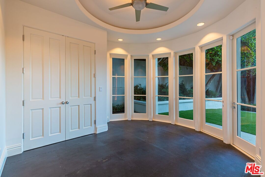 8 Oakmont Dr