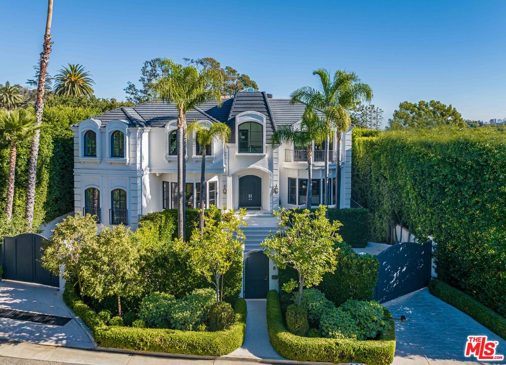8 Oakmont Dr
