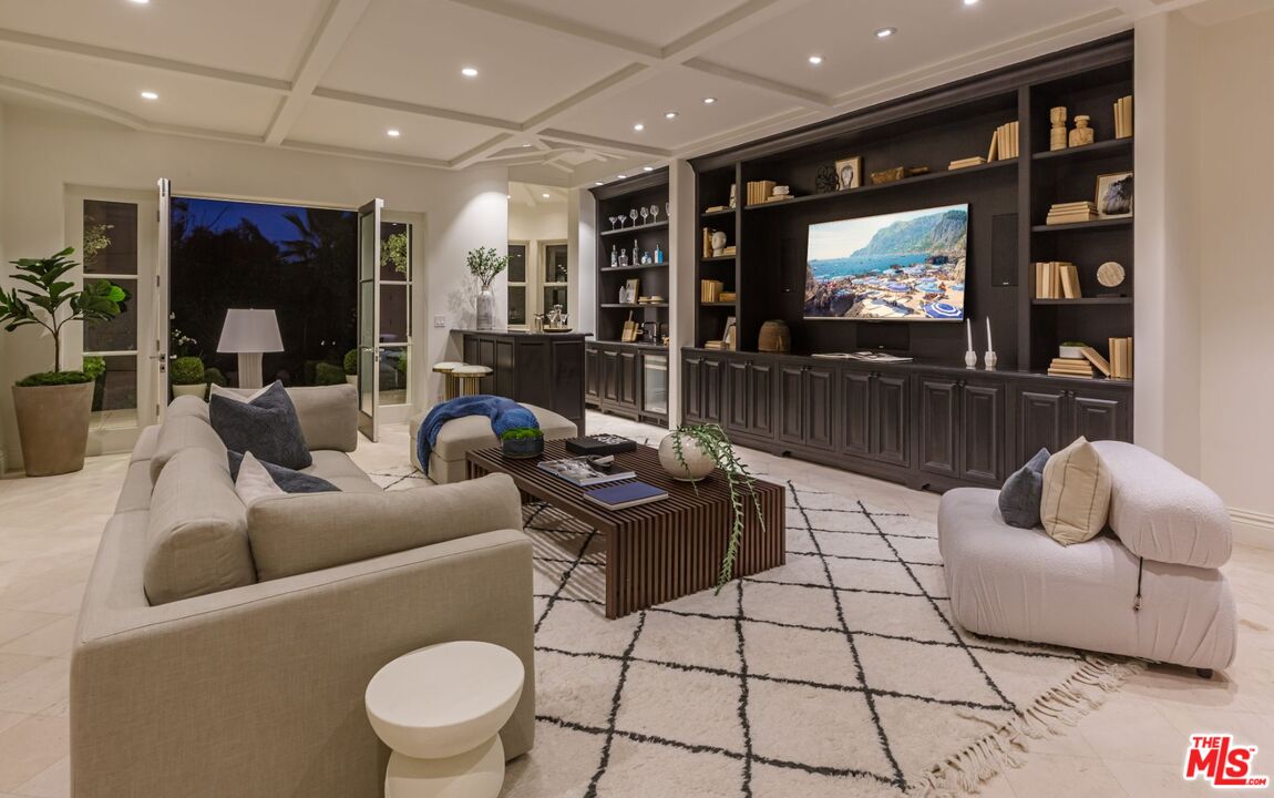8 Oakmont Dr