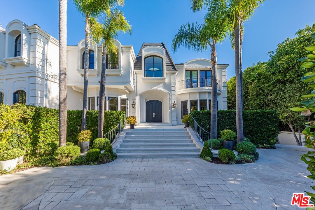 8 Oakmont Dr