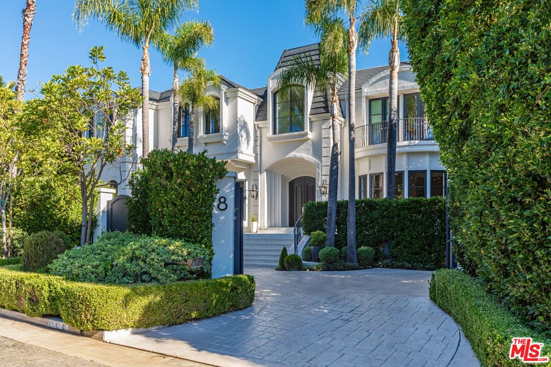 8 Oakmont Dr