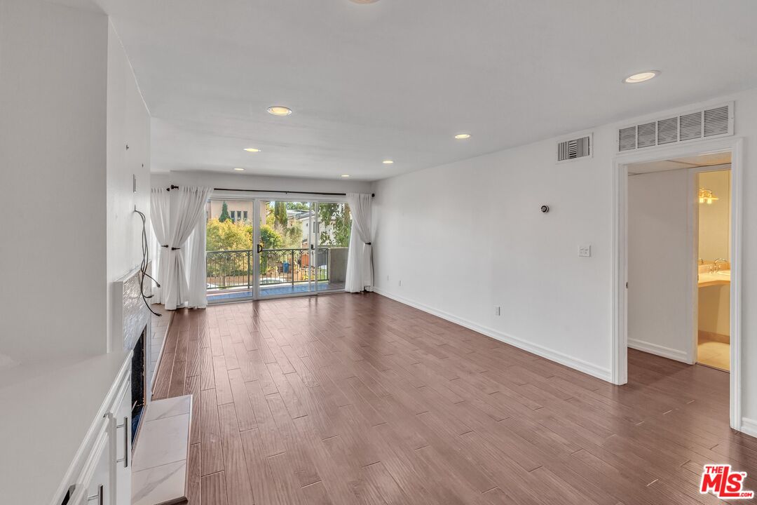 11965 Gorham Ave Unit: 301